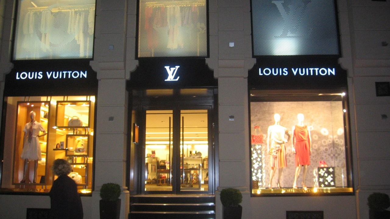 Victoria's Secret, Tiffany & co, Louis Vuitton 5 Авеню. Луи Виттон и диор ГУМ В Москве. Магазин. Vogue Supreme Istanbul.