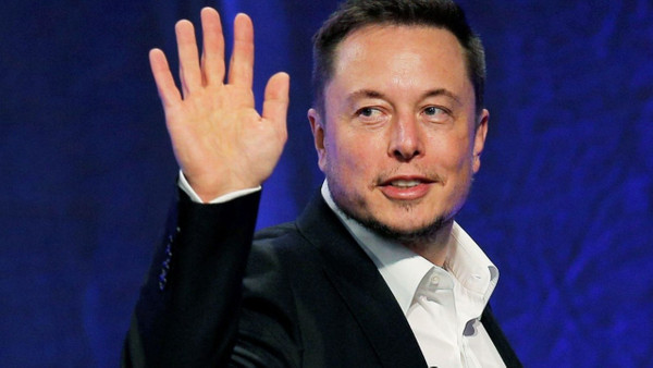 Elon Musk tarihin ilk trilyoneri oldu