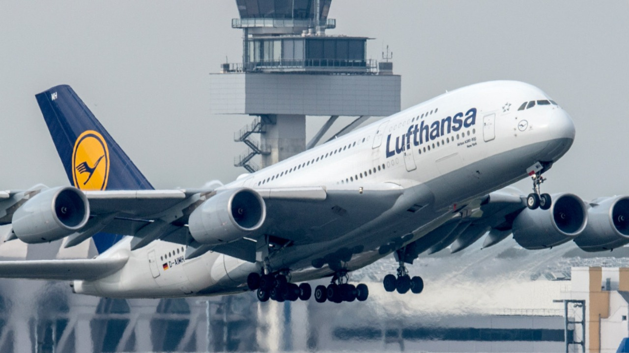 Lufthansa'ya büyük şok.. DAX endeksinden çıkarılıyor
