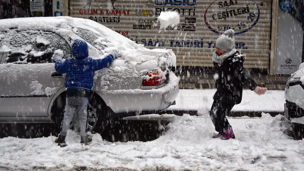 Meteoroloji İstanbul'a kar yağışı için tarih verdi
