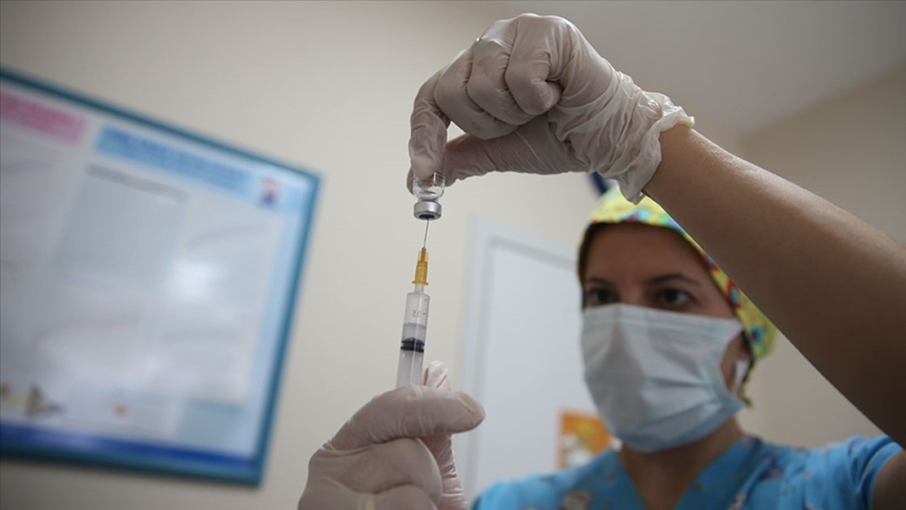 Kazakistan'da aşı olmayan kişiler AVM'ye giremeyecek
