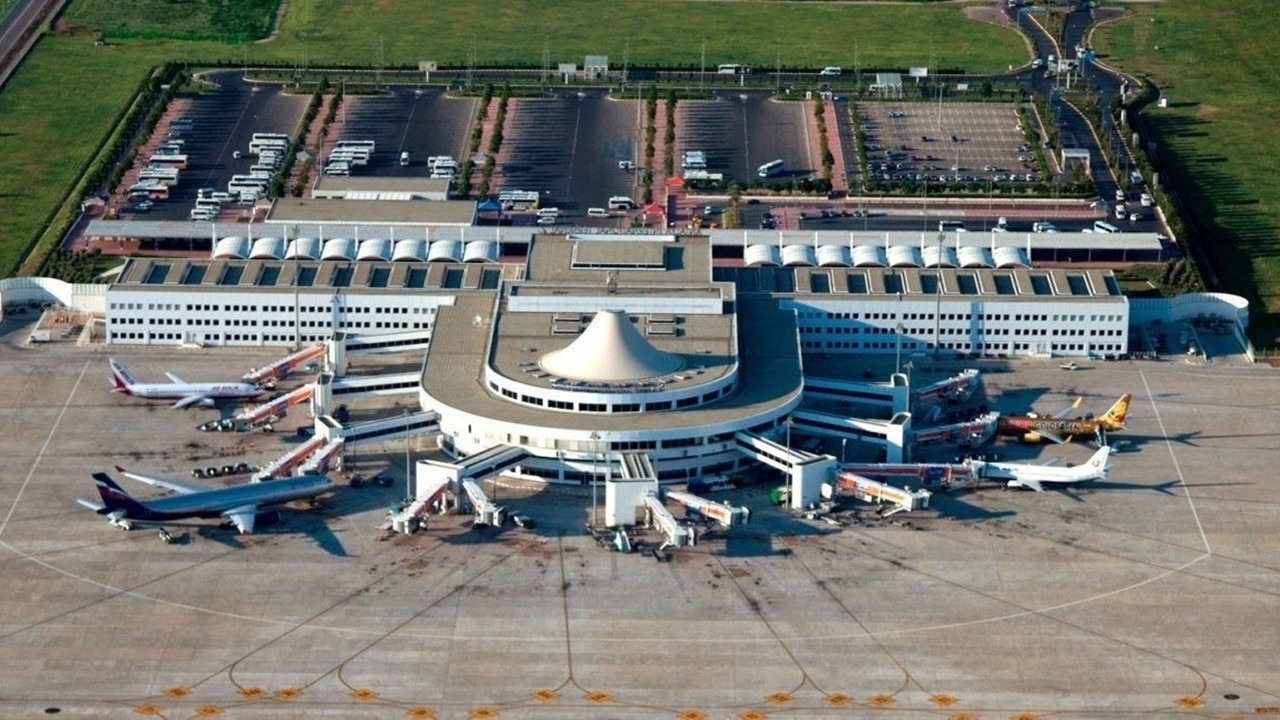 TAV ve Fraport Antalya havalimanı için imzaları attı