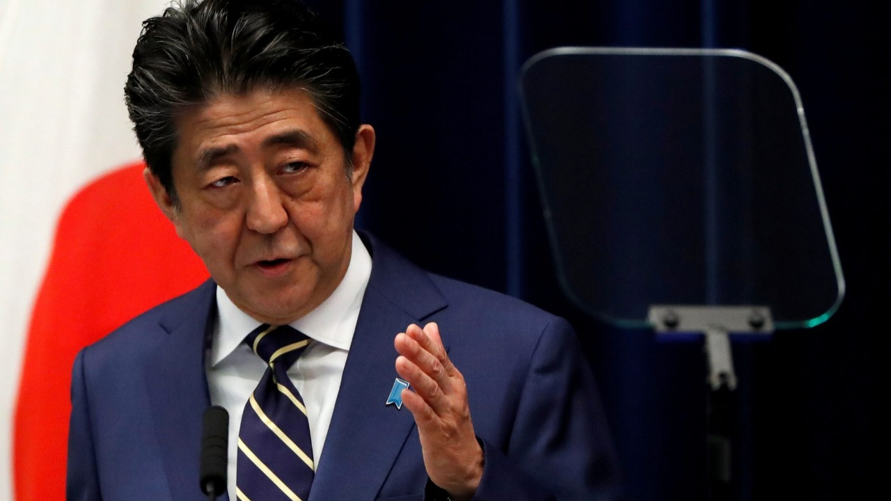 Abe: BOJ'un faiz artırması yanlış olur