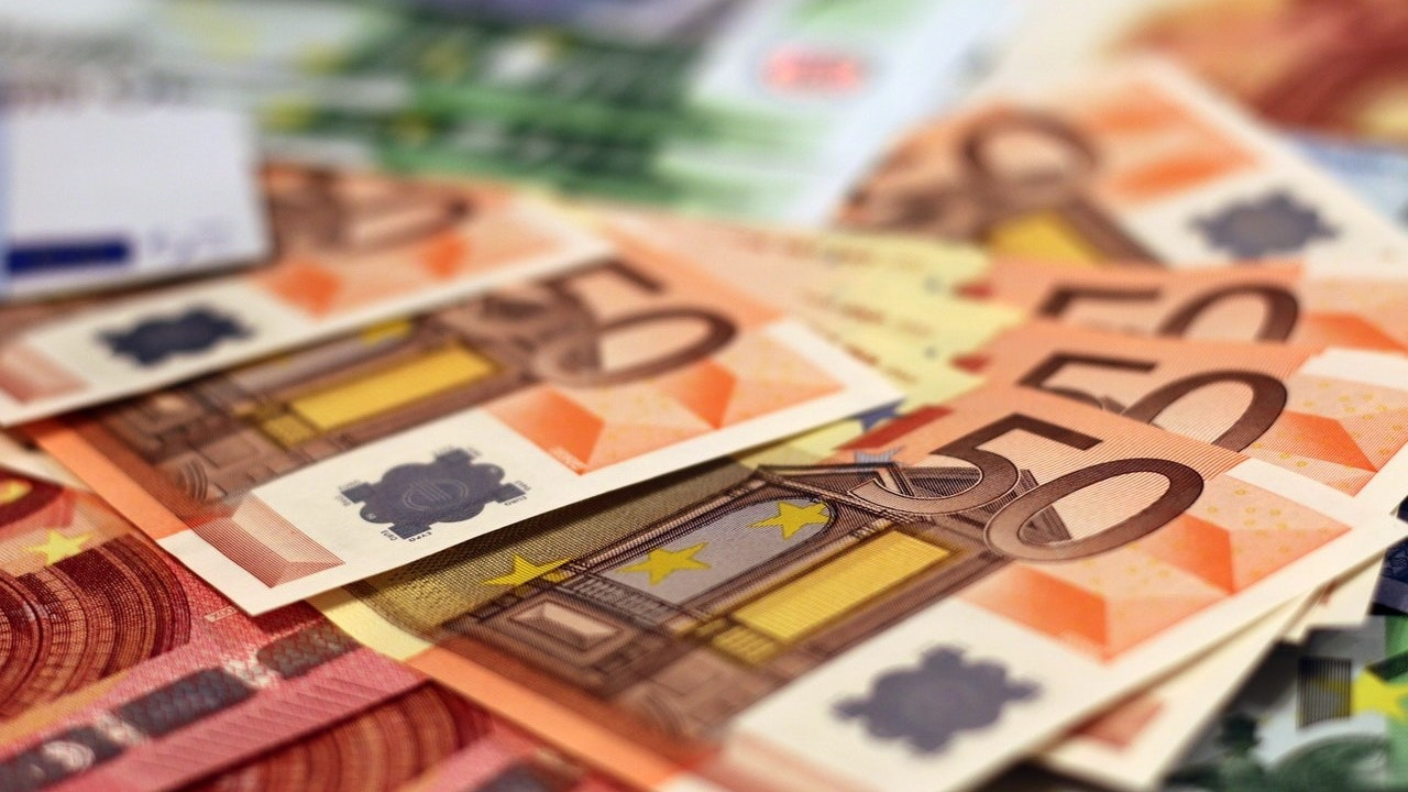 Hazine'den 899 milyon euroluk tahvil ve kira sertifikası ihracı