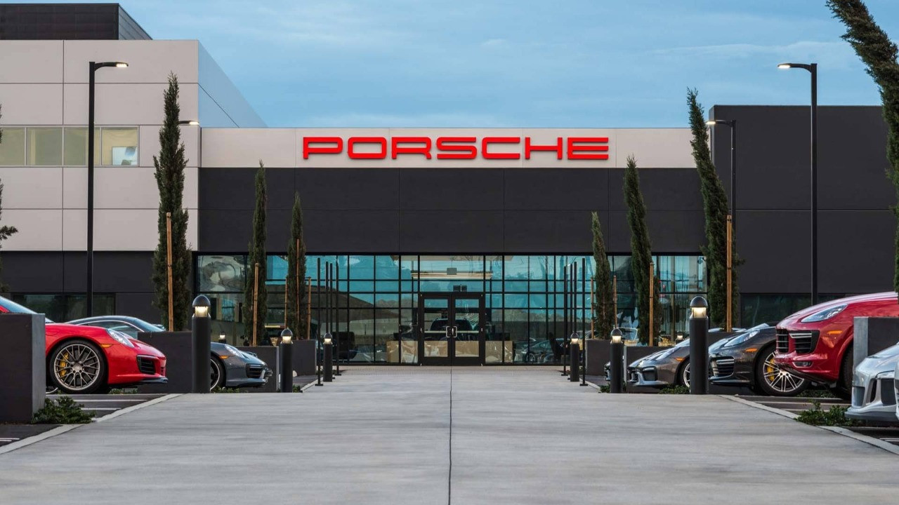 Porsche ilk işlem gününe karışık başladı