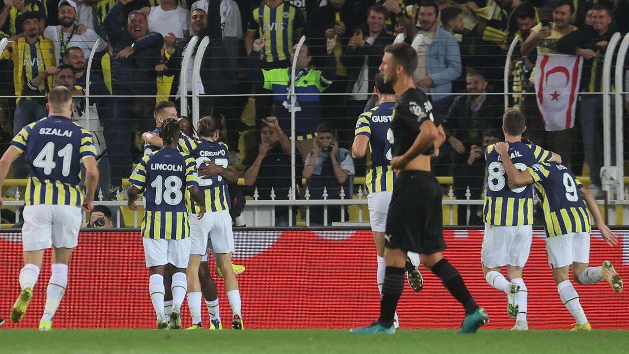 Fenerbahçe, AEK Larnaca'dan 3 puanı 2 golle aldı