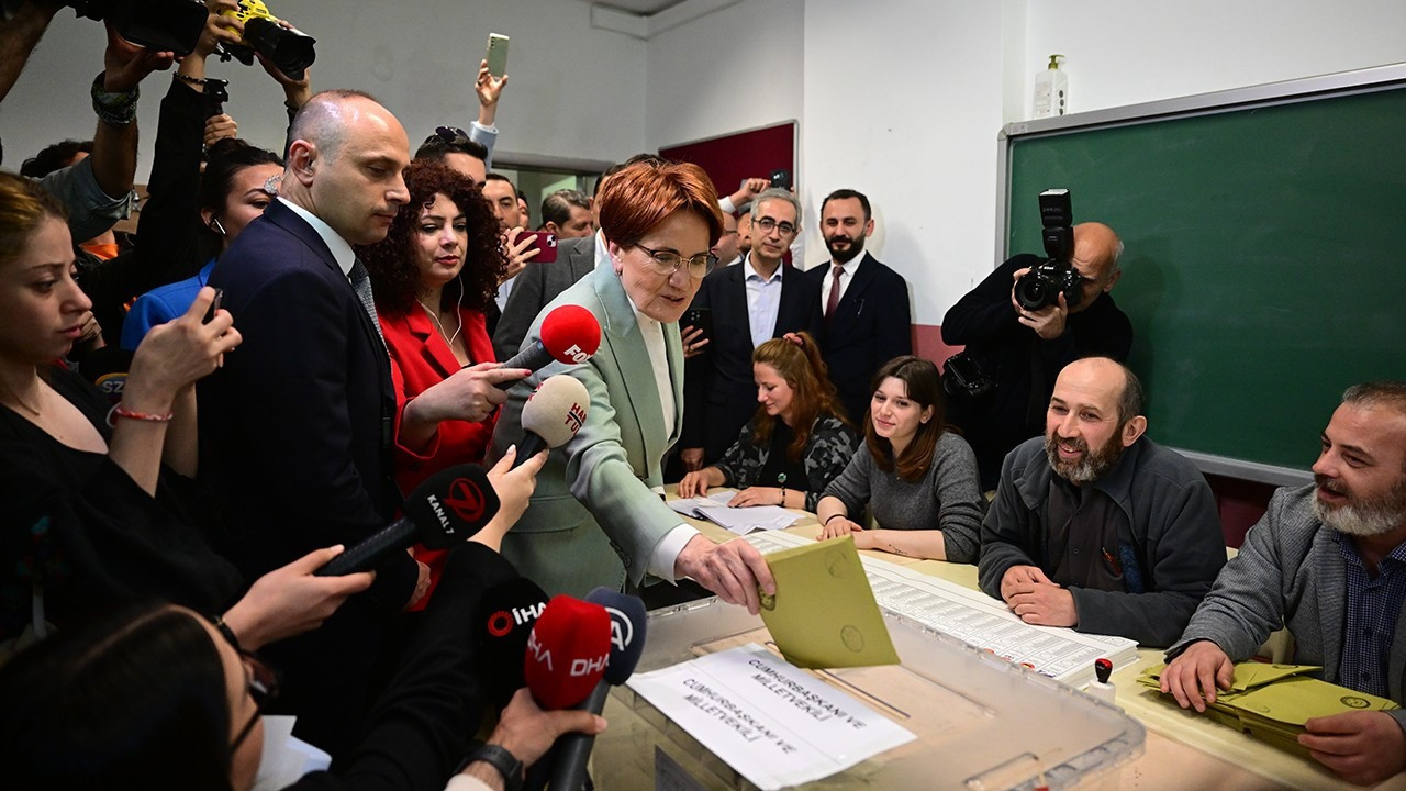 Meral Akşener oyunu kullandı