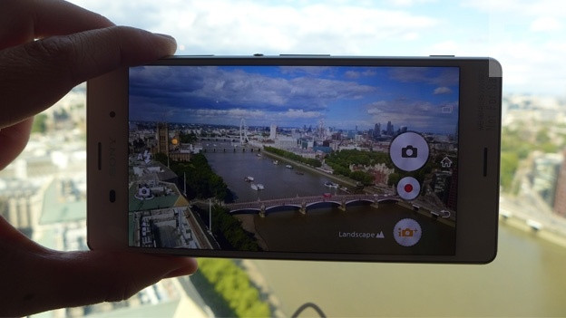 Sony Xperia Z3'te pembe kamera sorunu devam ediyor