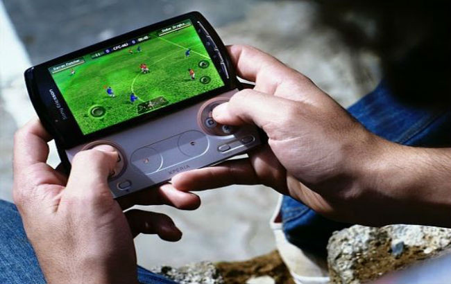 Sony'den PES sevenlere kötü haber