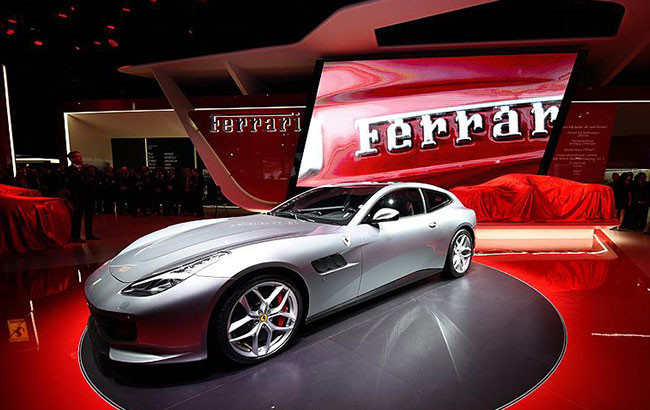 Ferrari, 4 koltuklu ilk modelini görücüye çıkardı